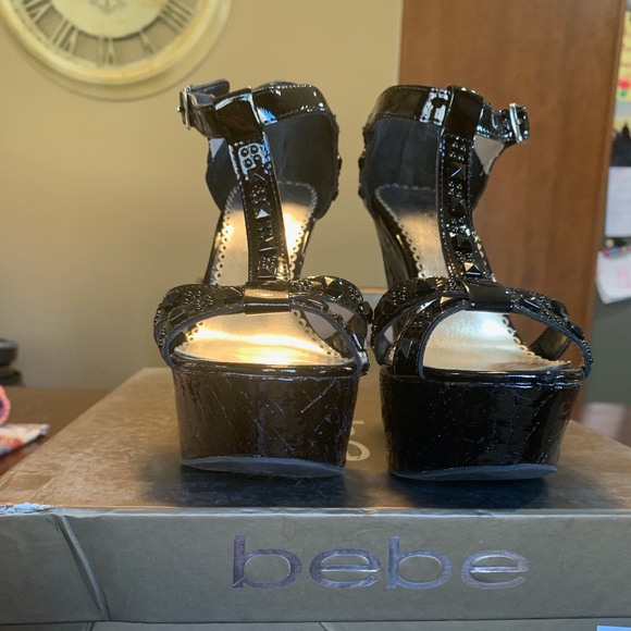 Bebe size 5 wedge - Picture 1 of 6